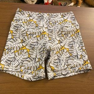 Girls who powerlift shorts